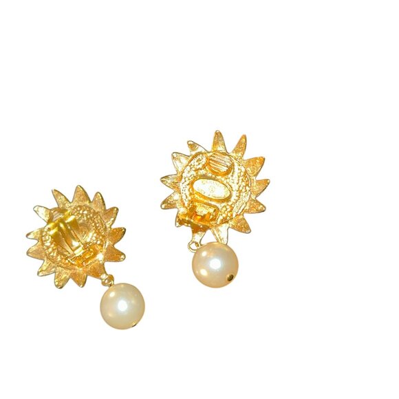 Chanel Paris FRANCE 80s 90s 24 K Gold Sun White Faux Pearl Dangle Clip E… - Picture 5 of 9